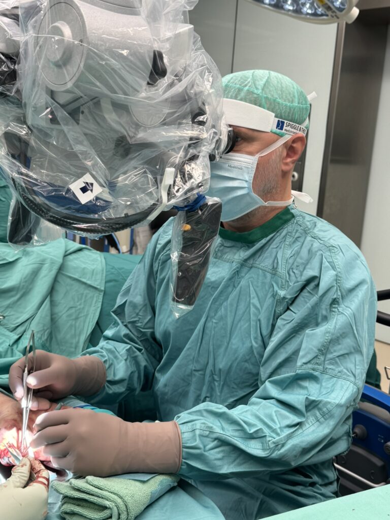 Mikrochirurgie in der Handchirurgie – Präzision im kleinsten Maßstab